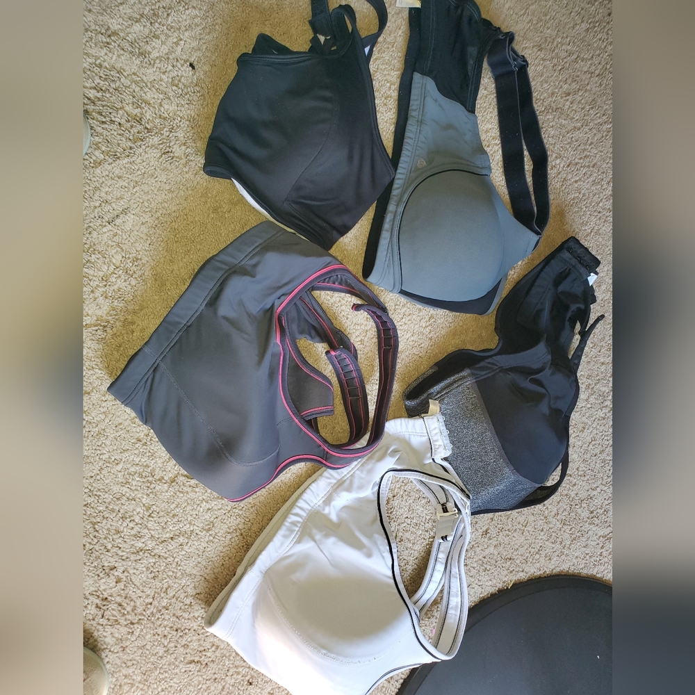 Lot of 5 sport bras, 40D